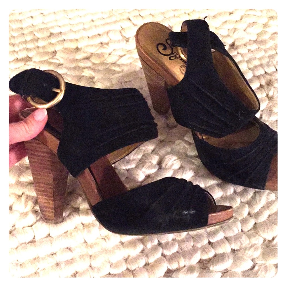 Seychelles black suede heel